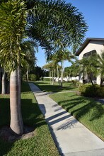 10011 Maddox Ln in Bonita Springs, FL - Foto de edificio - Building Photo