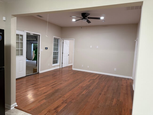 18 Bay St NE in Fairburn, GA - Foto de edificio - Building Photo