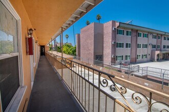 Oxford Suites in Los Angeles, CA - Building Photo - Building Photo