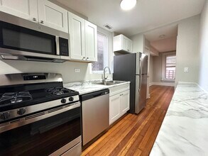 2052 N Dayton St in Chicago, IL - Foto de edificio - Building Photo