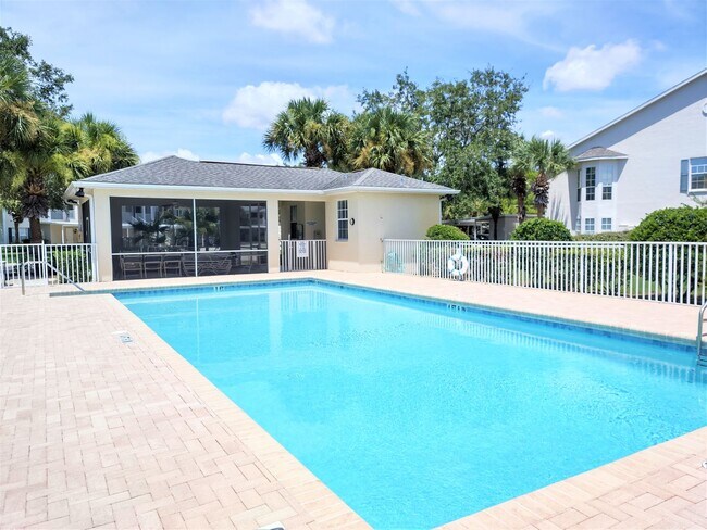 318 Clearbrook Cir in Venice, FL - Building Photo - Building Photo