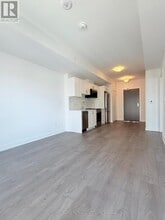 705 Davis Dr in Newmarket, ON - Building Photo - Building Photo