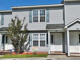 119 Tillett Ln in Sneads Ferry, NC - Building Photo