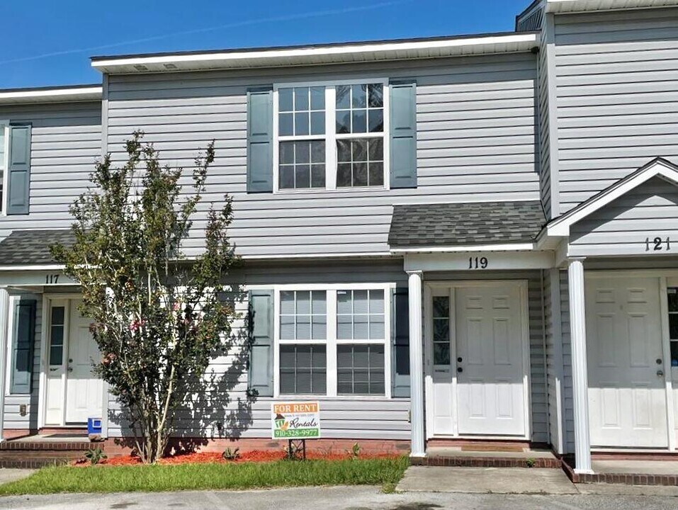 119 Tillett Ln in Sneads Ferry, NC - Building Photo