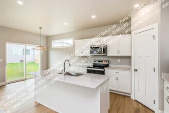 709 NE Hunter Dr in Ankeny, IA - Building Photo - Building Photo