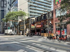 393-393 King St W in Toronto, ON - Building Photo - Building Photo