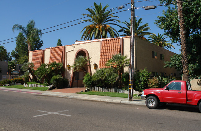 Anza Palms in El Cajon, CA - Foto de edificio - Building Photo