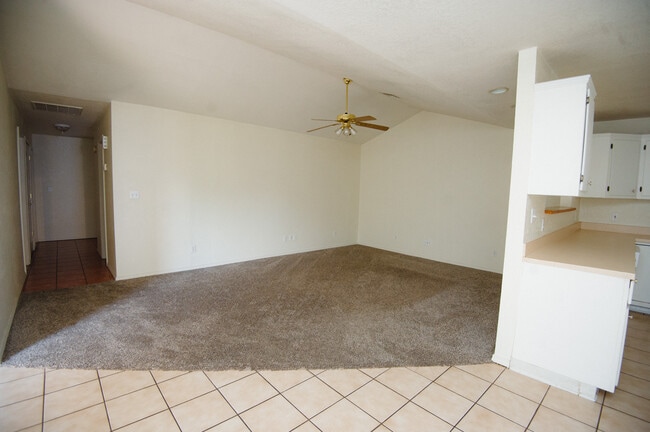 2212 S Bluestone St in Stillwater, OK - Building Photo - Building Photo