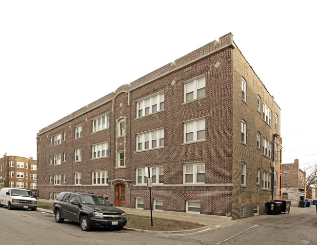 2225 W Highland Ave in Chicago, IL - Building Photo - Building Photo