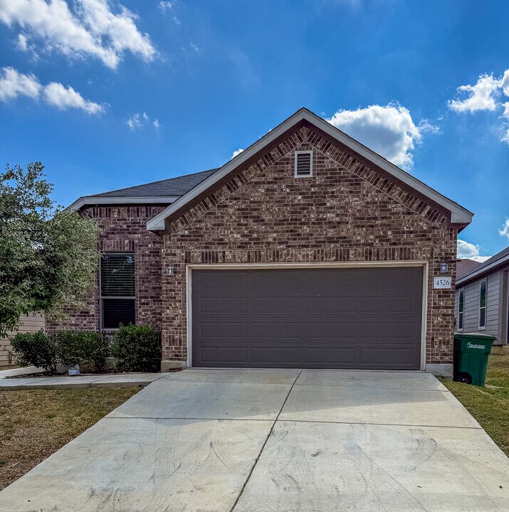 4526 Stetson Run in San Antonio, TX - Foto de edificio