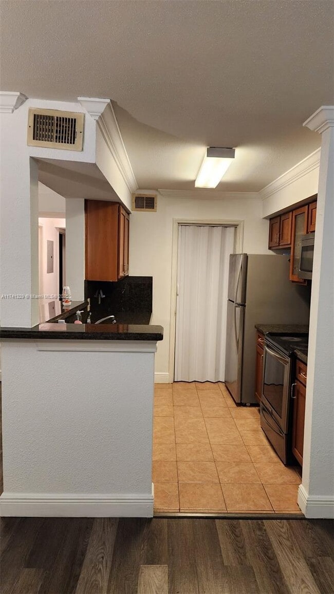 2371 NW 33rd St in Oakland Park, FL - Building Photo - Building Photo