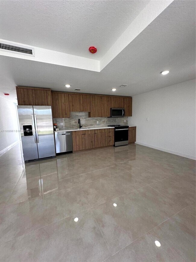 14577 SW 261 St Ter in Princeton, FL - Building Photo - Building Photo