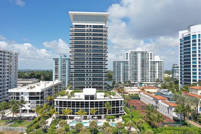 MEi in Miami Beach, FL - Foto de edificio - Building Photo