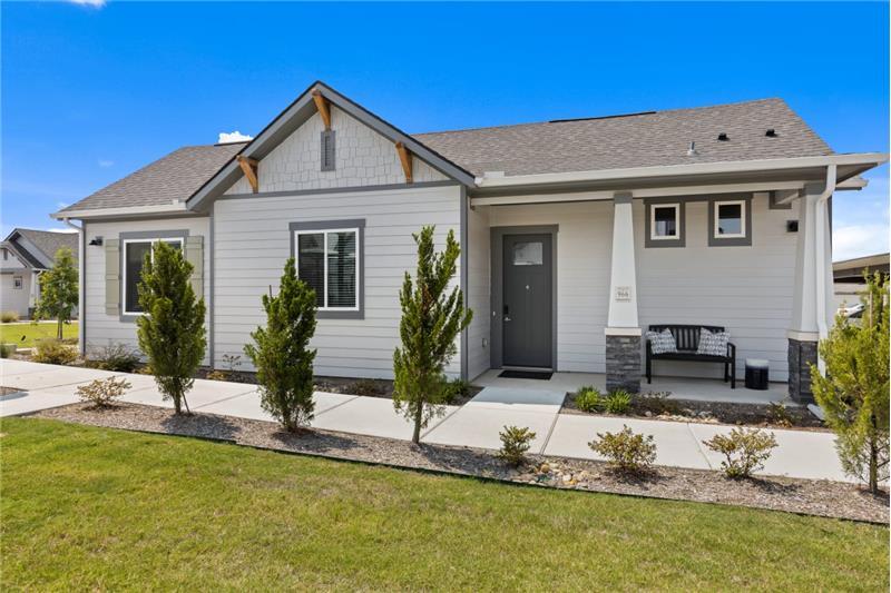 1100 Streamfield Dr in Justin, TX - Building Photo