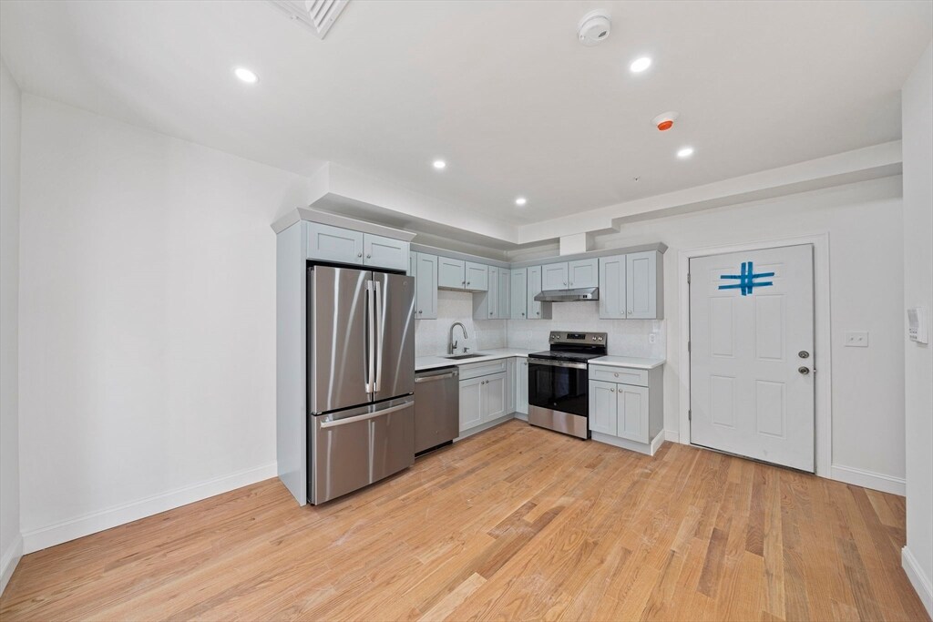 417 Commercial St in Weymouth, MA - Building Photo