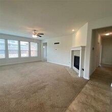 527 Golden Bell Dr in Glenn Heights, TX - Building Photo - Building Photo
