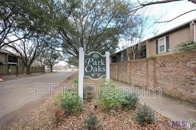 property at 4625 Parkoaks Dr