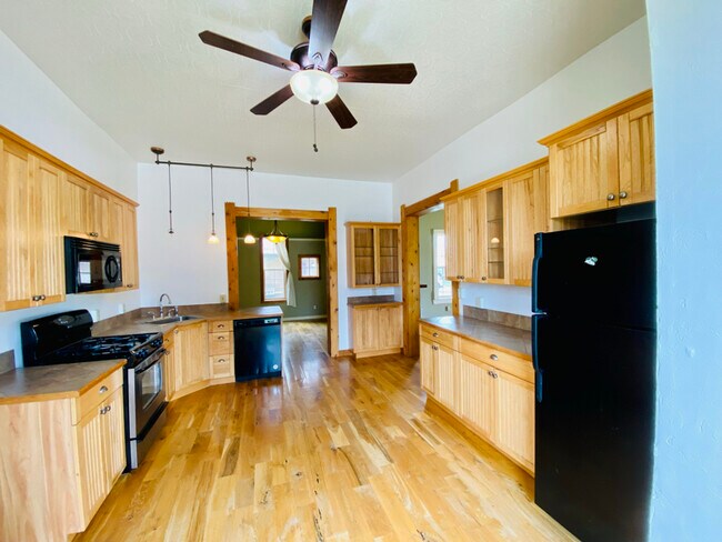 406 S Idaho St in Dillon, MT - Building Photo - Building Photo