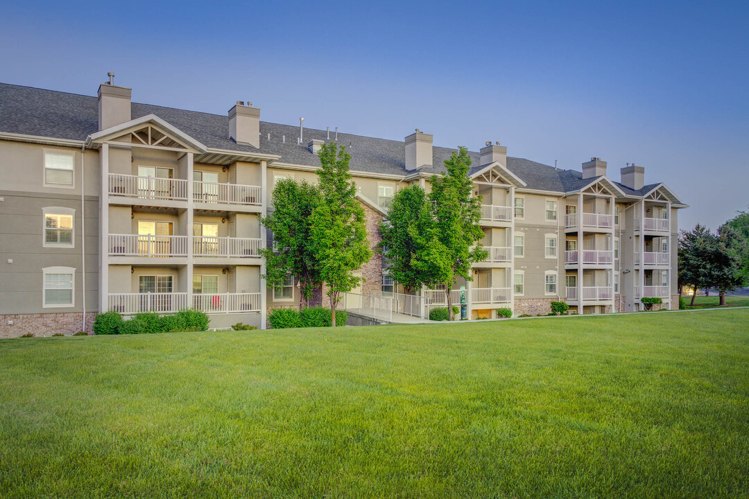 River Oaks Apartments in West Jordan, UT - Foto de edificio