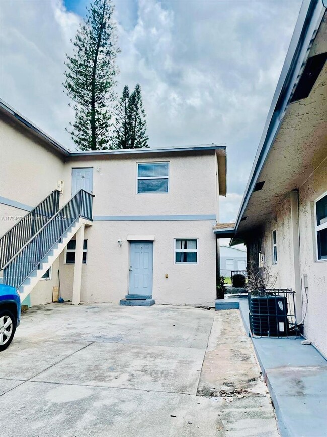 2099 NW 26th Ave in Fort Lauderdale, FL - Building Photo - Building Photo