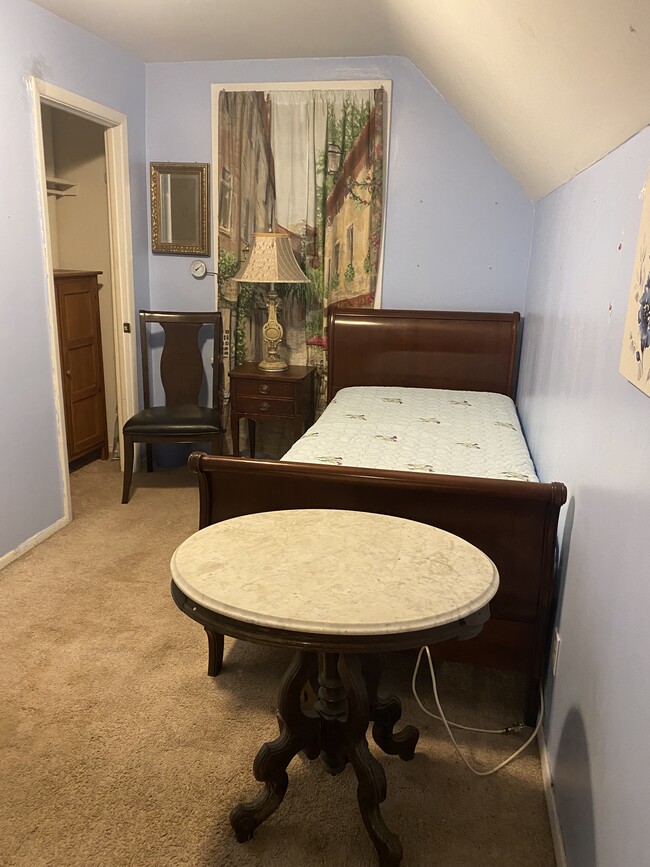 24 Linden Pl in Stamford, CT - Building Photo - Building Photo
