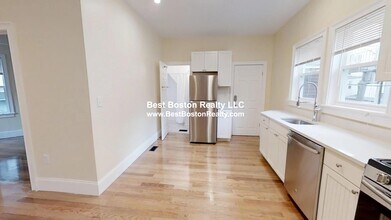 8 Claremon St, Unit 1 in Somerville, MA - Foto de edificio - Building Photo