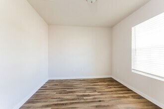 2104 Cedar Bnd Dr in Conroe, TX - Foto de edificio - Building Photo