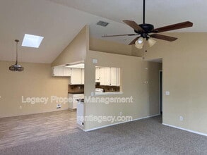 7733 Robinette Rd in Sacramento, CA - Building Photo - Building Photo