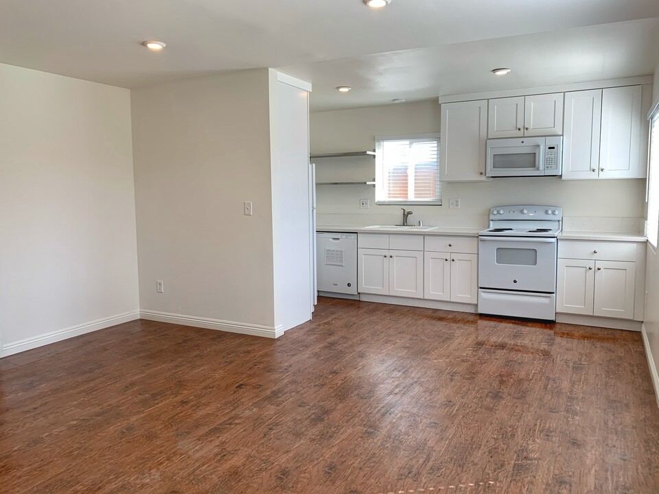 2300 Delaware St in Huntington Beach, CA - Building Photo