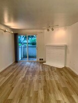 14200 NE 171st St in Woodinville, WA - Building Photo