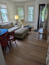 1927 E Newberry Blvd, Unit 1927a E Newberry Blvd in Milwaukee, WI - Building Photo - Building Photo