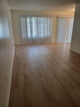 1360 W Lambert Rd, Unit Woodlake Village in La Habra, CA - Foto de edificio - Building Photo