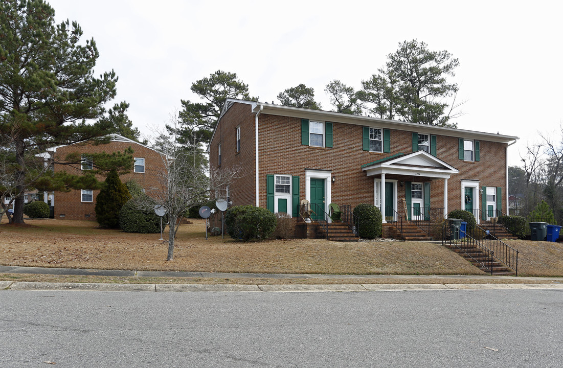 Green Valley Manor in Fayetteville, NC - Building Photo