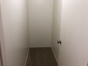 13441 SE Stark St in Portland, OR - Building Photo - Building Photo