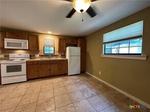 818 W Hopkins St in San Marcos, TX - Building Photo - Building Photo