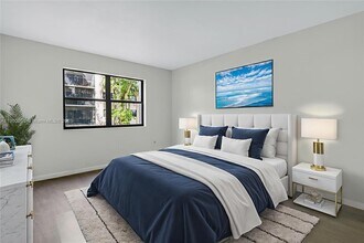 511 Ives Dairy Rd in Miami, FL - Building Photo - Building Photo
