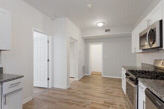 3320 W Diversey Ave in Chicago, IL - Building Photo - Building Photo