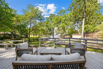 2106 Wildwood Way in Kemp, TX - Foto de edificio - Building Photo