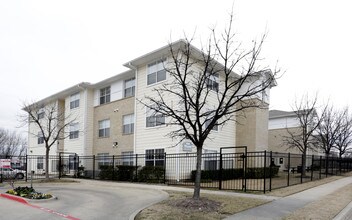 Aya Village in Dallas, TX - Foto de edificio - Building Photo