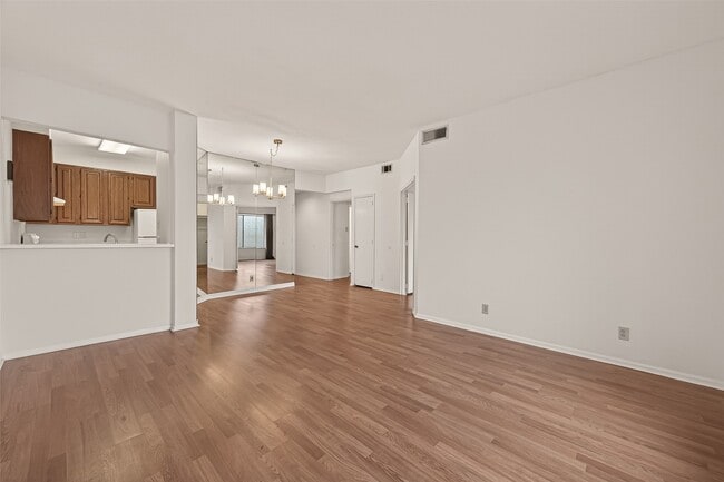 2211 S Braeswood Blvd in Houston, TX - Building Photo - Building Photo