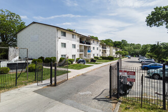 Portfolio of 8 Residential Condos in Oxon Hill, MD - Building Photo - Building Photo