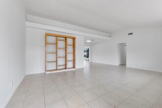 1353 SE 7th Ct in Deerfield Beach, FL - Building Photo - Building Photo