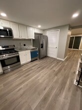 1900 Dutch Village Dr in Hyattsville, MD - Building Photo - Building Photo