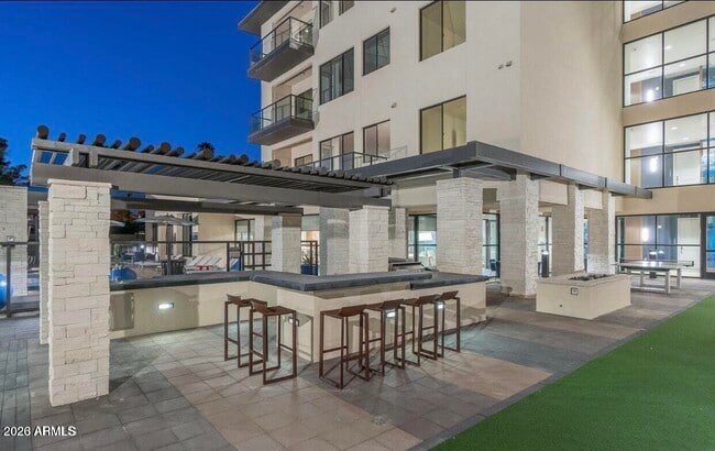 7300 E Earll Dr in Scottsdale, AZ - Foto de edificio - Building Photo