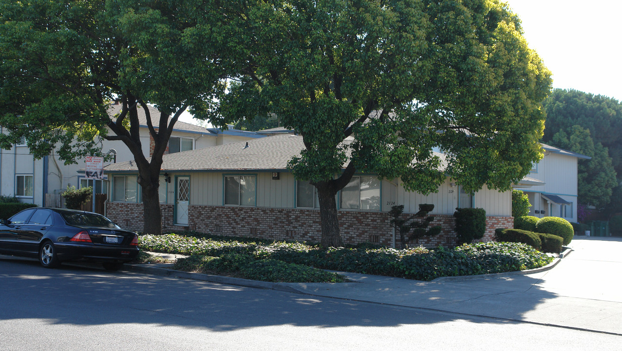 2124-2126 Aldengate Way in Hayward, CA - Building Photo