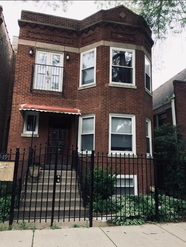 property at 2449 N Maplewood Ave