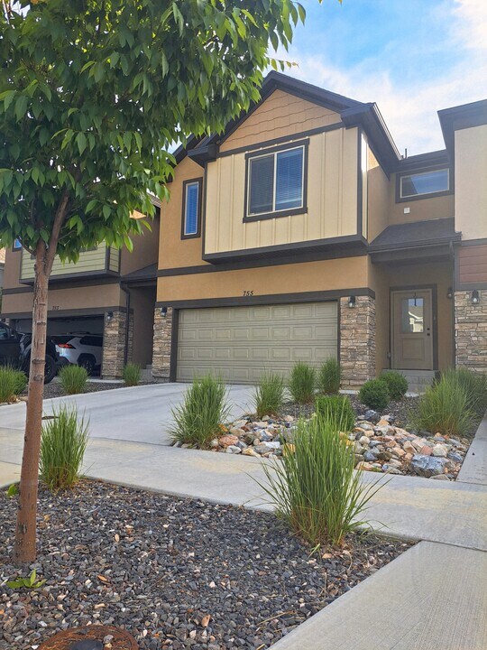 755 N 2560 E in Spanish Fork, UT - Building Photo