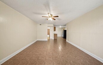 3418 Sealy in Galveston, TX - Foto de edificio - Building Photo