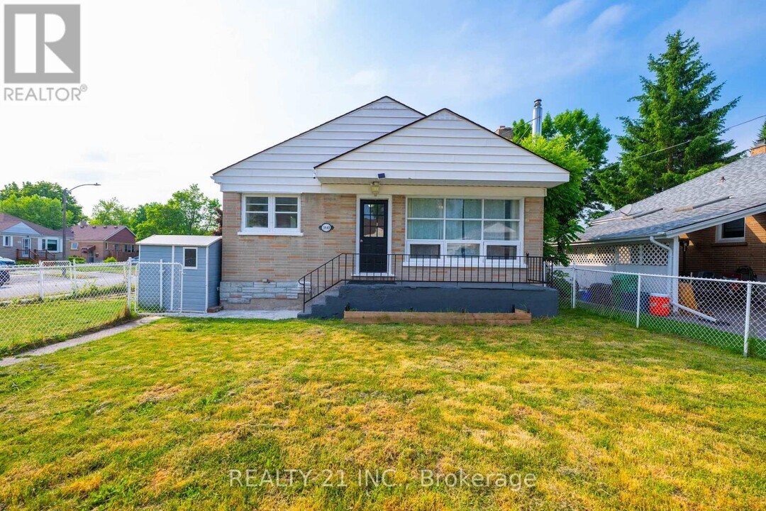 160 Elizabeth Ave in Peterborough, ON - Building Photo