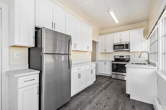 2204 Buena Vista Ave in Alameda, CA - Building Photo - Building Photo